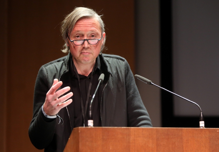 Erich Hörl at "Becoming Infrastructural – Becoming Environmental", transmediale 2017